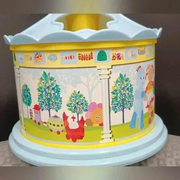 In the Night  Garden 2007 Shape and Spin Gazebo Sorter Toy with 3 block forns - Picture 7 of 9